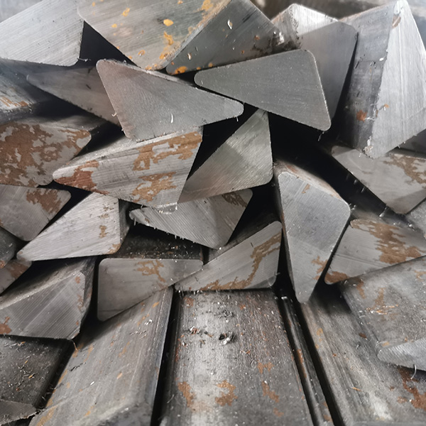 冷拉型鋼根據(jù)所用材質(zhì)不同分為礦用汽車(chē)用輕紡機(jī)電用三種類(lèi)型